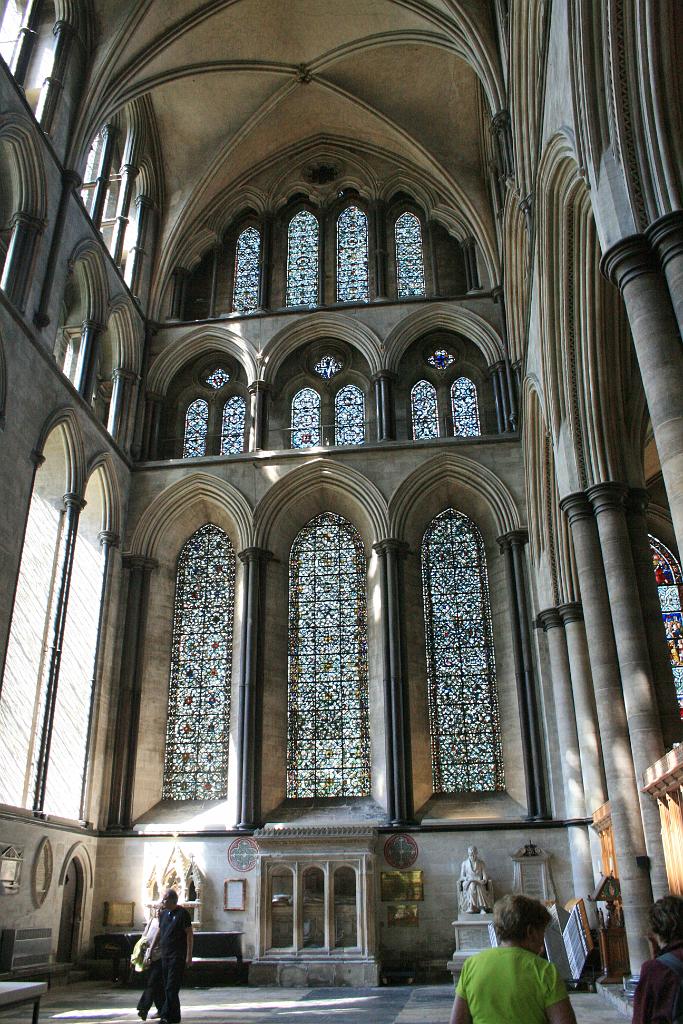 130704-008.JPG - Salisbury, katedrála - interiér