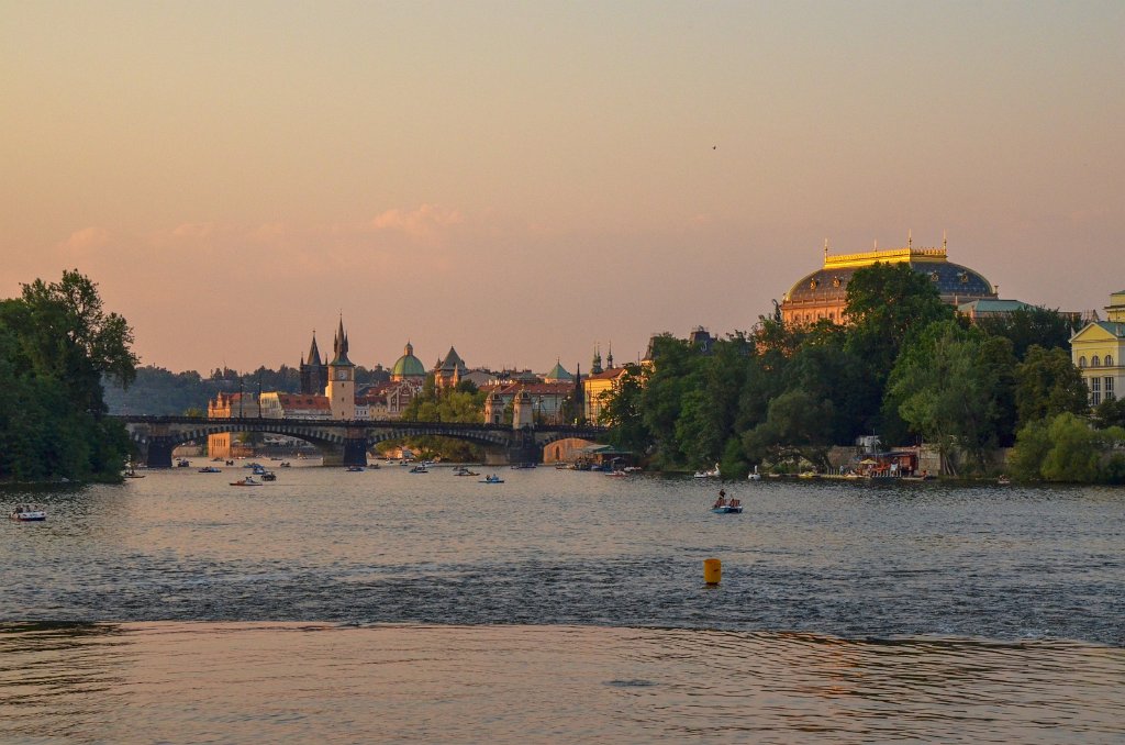 Vltava_2020_4.jpg - Praha z Vltavy